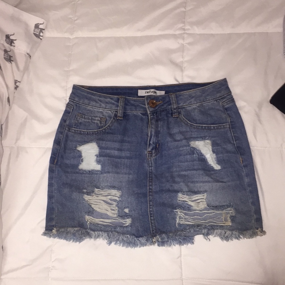 Denim ripped skirt 🥰